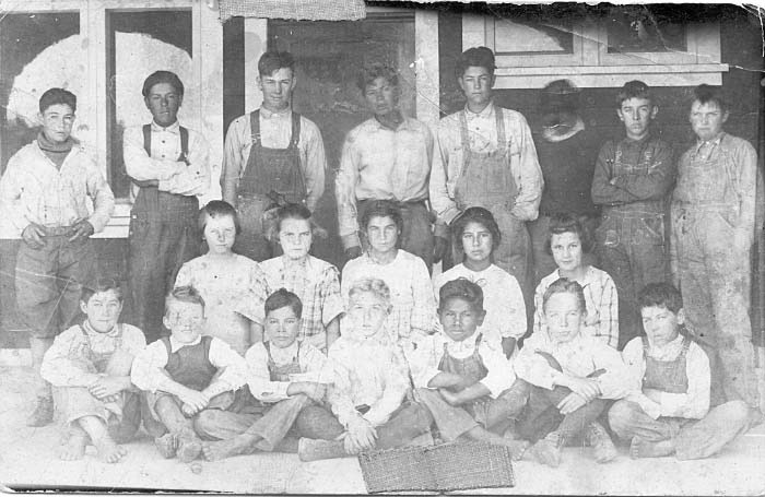 c1920 school.jpg (87043 bytes)